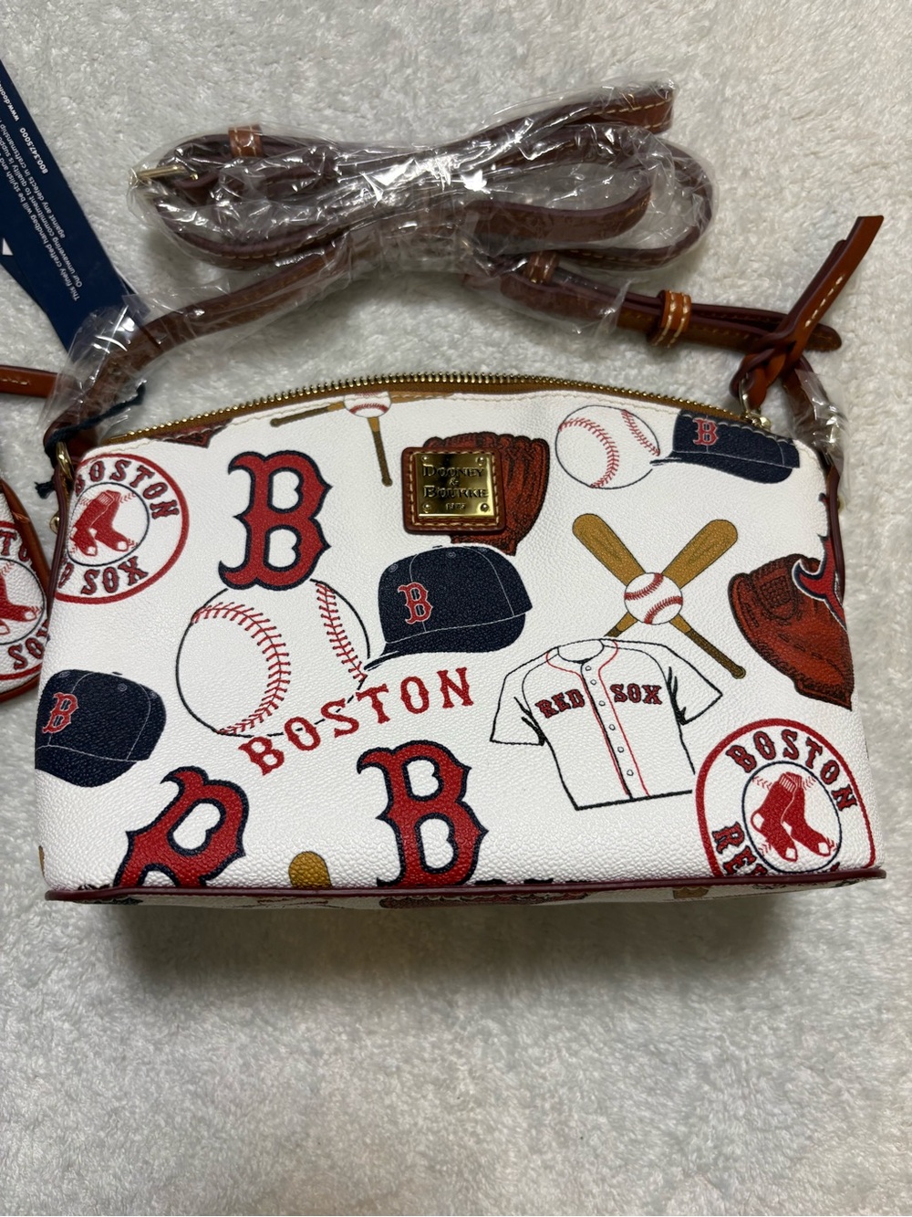 Dooney & Bourke White Red Navy MLB Boston Red Sox Print Crossbody with Wristlet - Picture 4 of 9